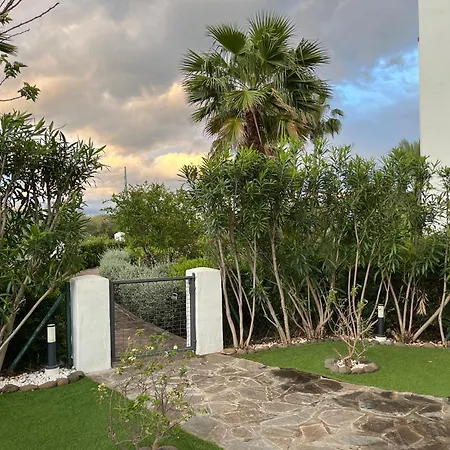 Luxurious And Spacious With A Private Garden And Solarium With Great Views In Area Marbella La Resina Country Golf Εστεπόνα