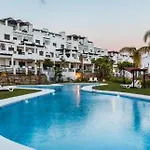 Luxurious And Spacious With A Private Garden And Solarium With Great Views In Area Marbella, Sunset Golf, La Resina Country Golf Apartament