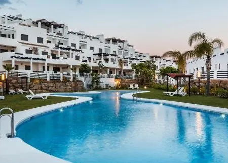 Luxurious And Spacious With A Private Garden And Solarium With Great Views In Area Marbella La Resina Country Golf Apartment