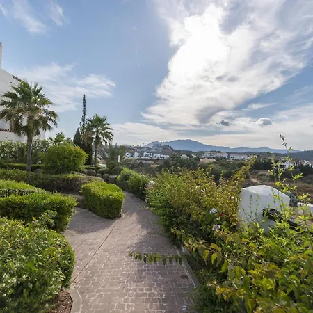 Apartmán Guestready - Sunset Golf With Private Garden Estepona
