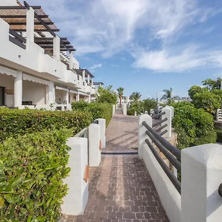 Guestready - Sunset Golf With Private Garden Apartmán