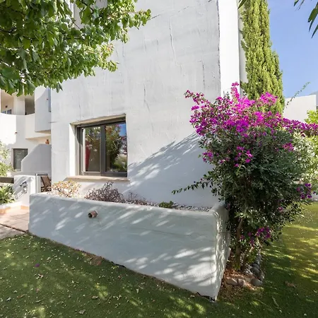 Guestready - Sunset Golf With Private Garden Apartmán