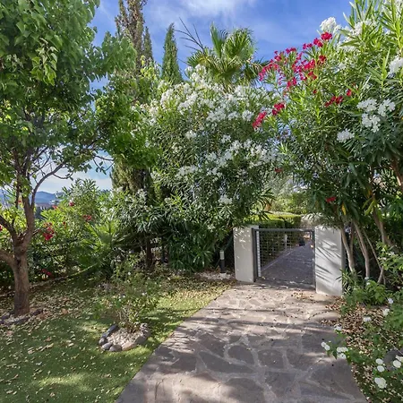 Guestready - Sunset Golf With Private Garden Apartmán