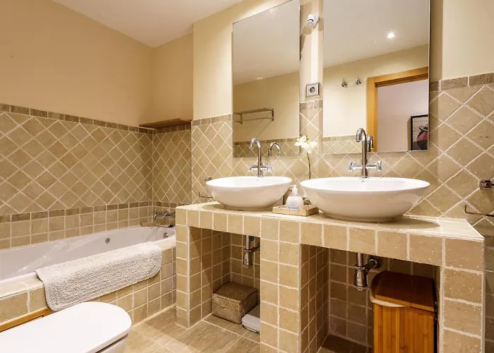 Luxurious And Spacious With A Private Garden And Solarium With Great Views In Area Marbella La Resina Country Golf *