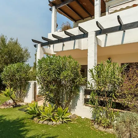 Luxurious And Spacious With A Private Garden And Solarium With Great Views In Area Marbella La Resina Country Golf 埃斯特波纳